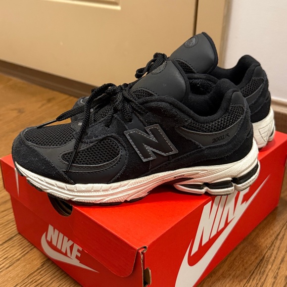 New Balance Kids Black Sneakers - Picture 3 of 6